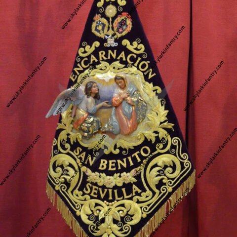 BANDERAS, ESTANDARTES Y TAPICES