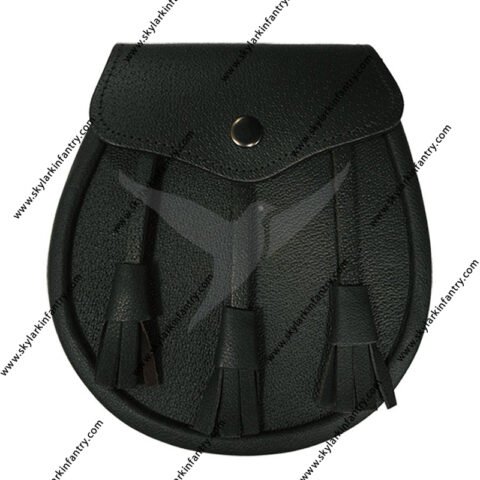 Leather day sporran with 3 leather tassels in black